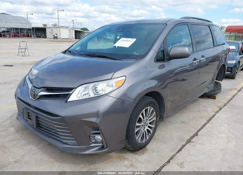 2019 TOYOTA SIENNA XLE 8 PASSENGER VIN: 5TDYZ3DC5KS984521