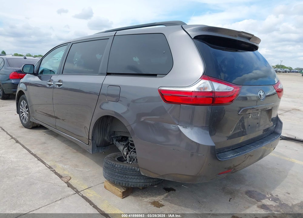 2019 TOYOTA SIENNA XLE 8 PASSENGER VIN: 5TDYZ3DC5KS984521