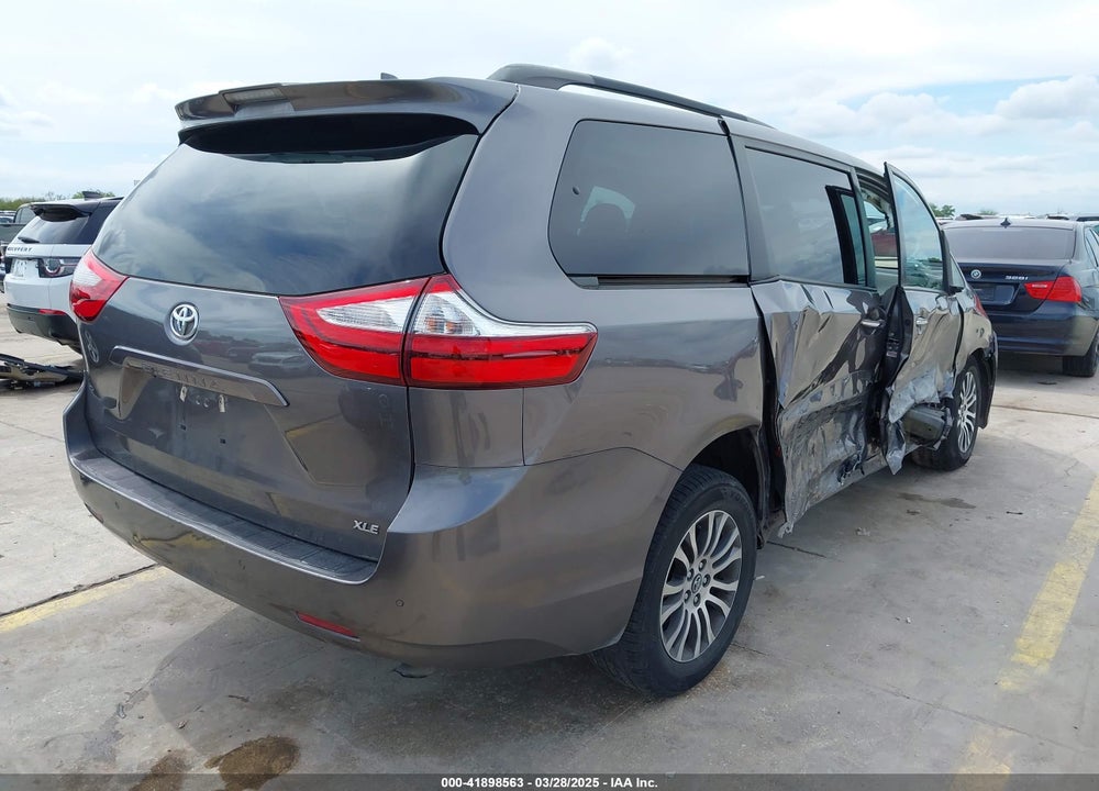 2019 TOYOTA SIENNA XLE 8 PASSENGER VIN: 5TDYZ3DC5KS984521