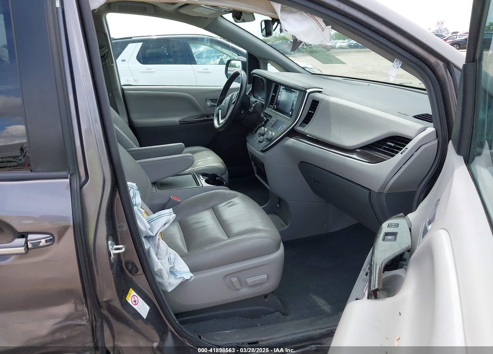 2019 TOYOTA SIENNA XLE 8 PASSENGER VIN: 5TDYZ3DC5KS984521