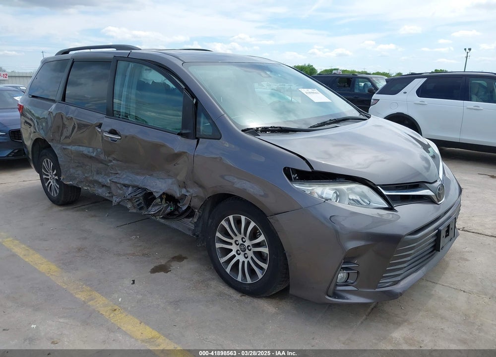 2019 TOYOTA SIENNA XLE 8 PASSENGER VIN: 5TDYZ3DC5KS984521