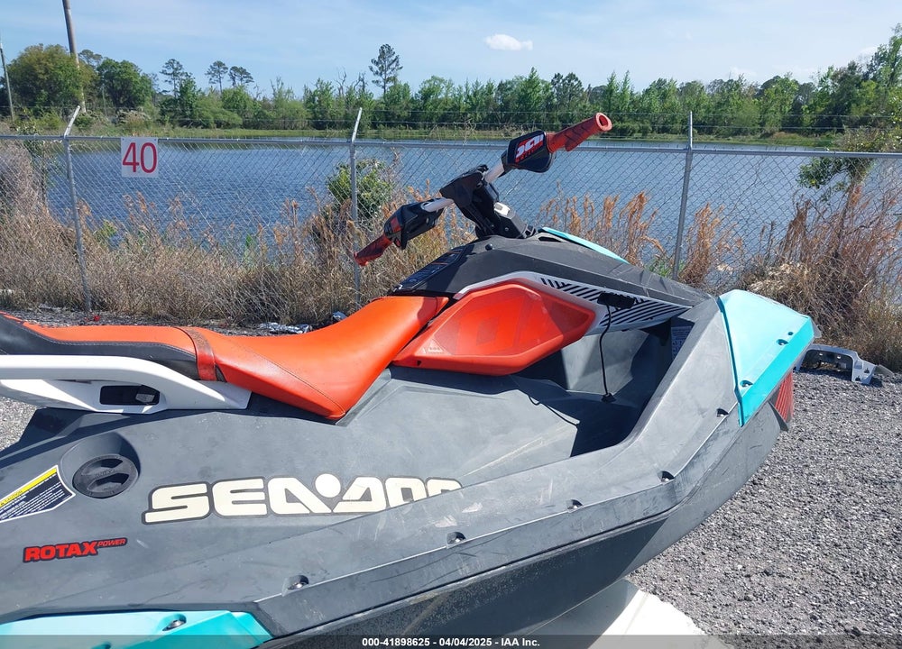 2017 SEADOO SPARK VIN: YDV62018J617