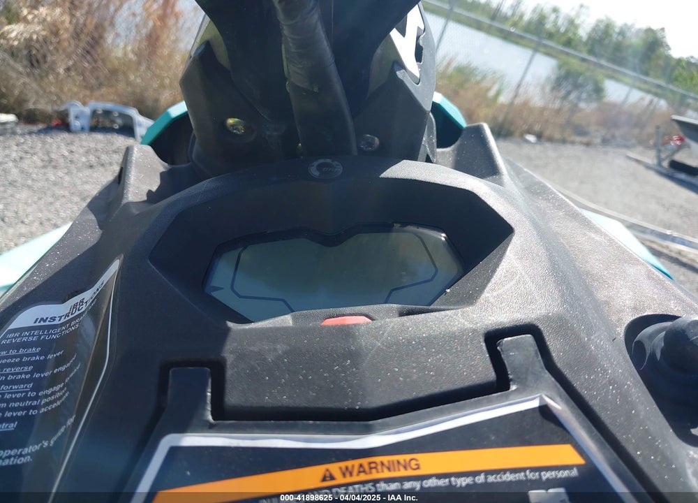 2017 SEADOO SPARK VIN: YDV62018J617