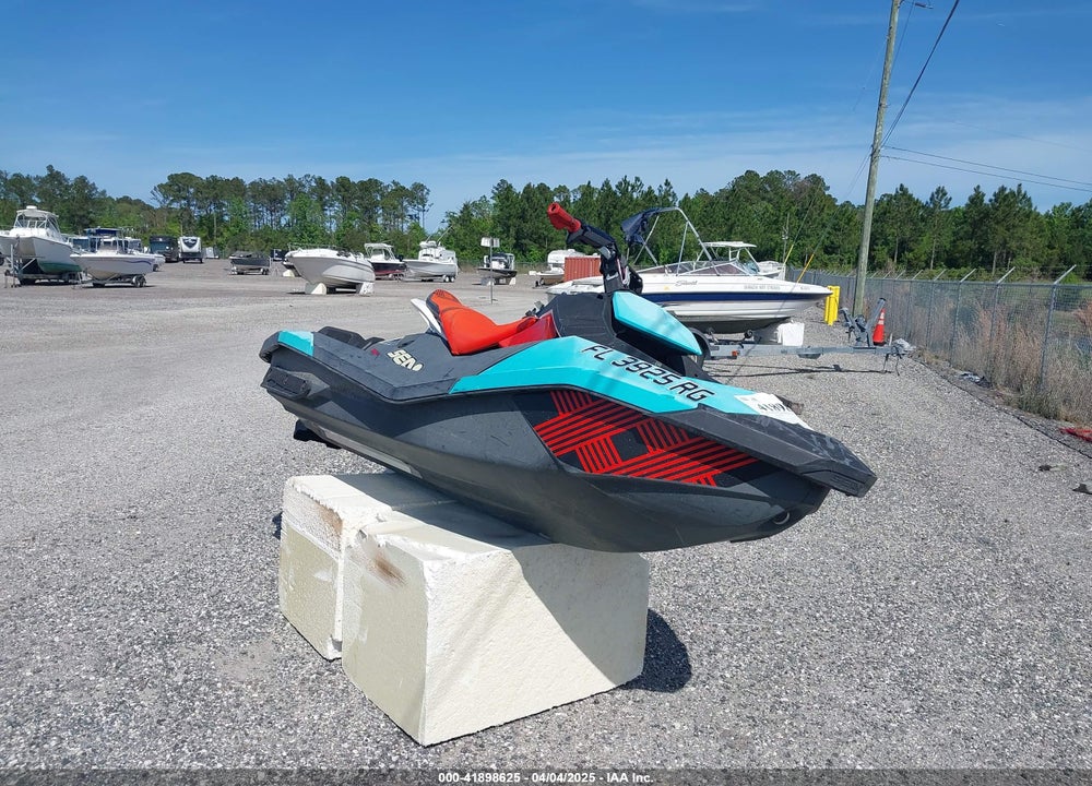 2017 SEADOO SPARK VIN: YDV62018J617