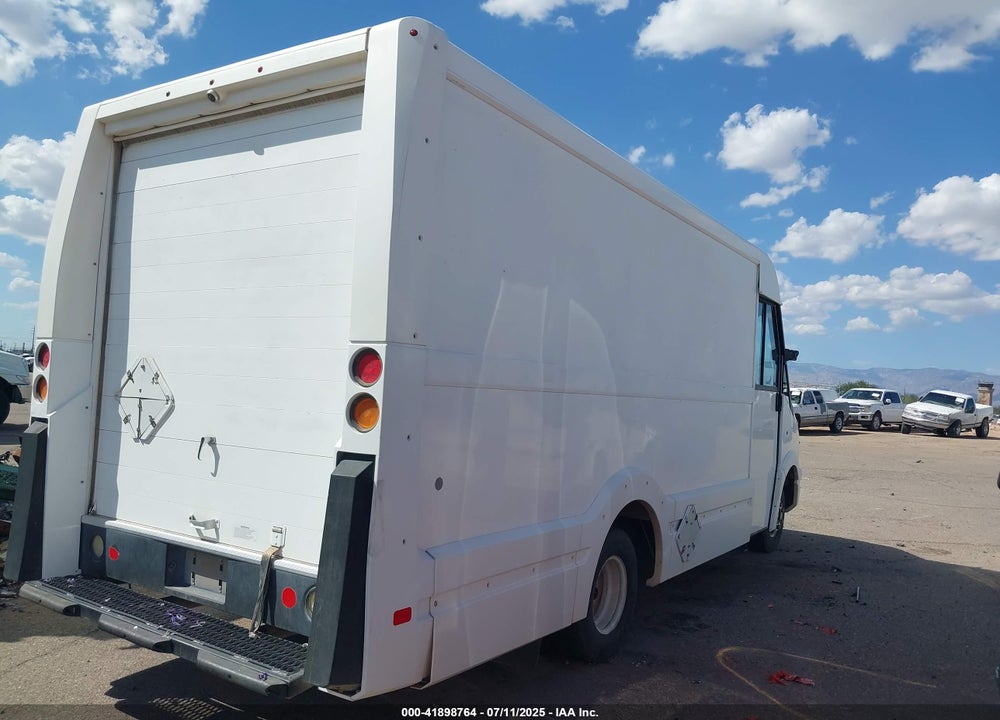 2013 ISUZU COMMERCIAL VAN VIN: JALB4T173D7W01148