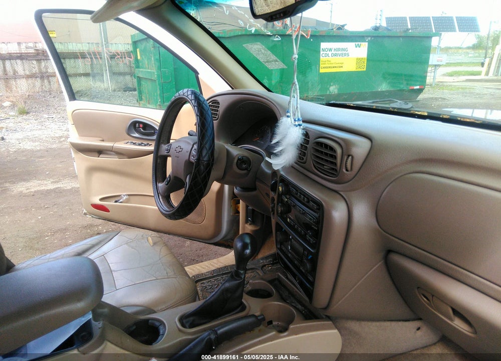2004 CHEVROLET TRAILBLAZER LT VIN: 1GNDT13S842141055
