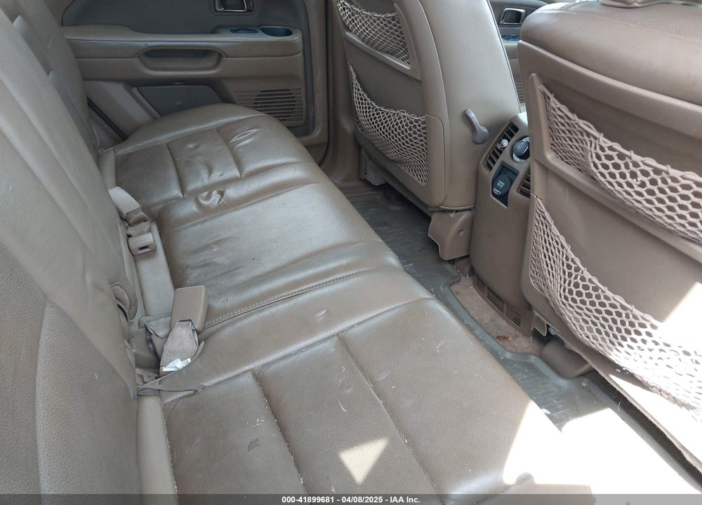 2006 HONDA PILOT EX-L VIN: 5FNYF18576B023812