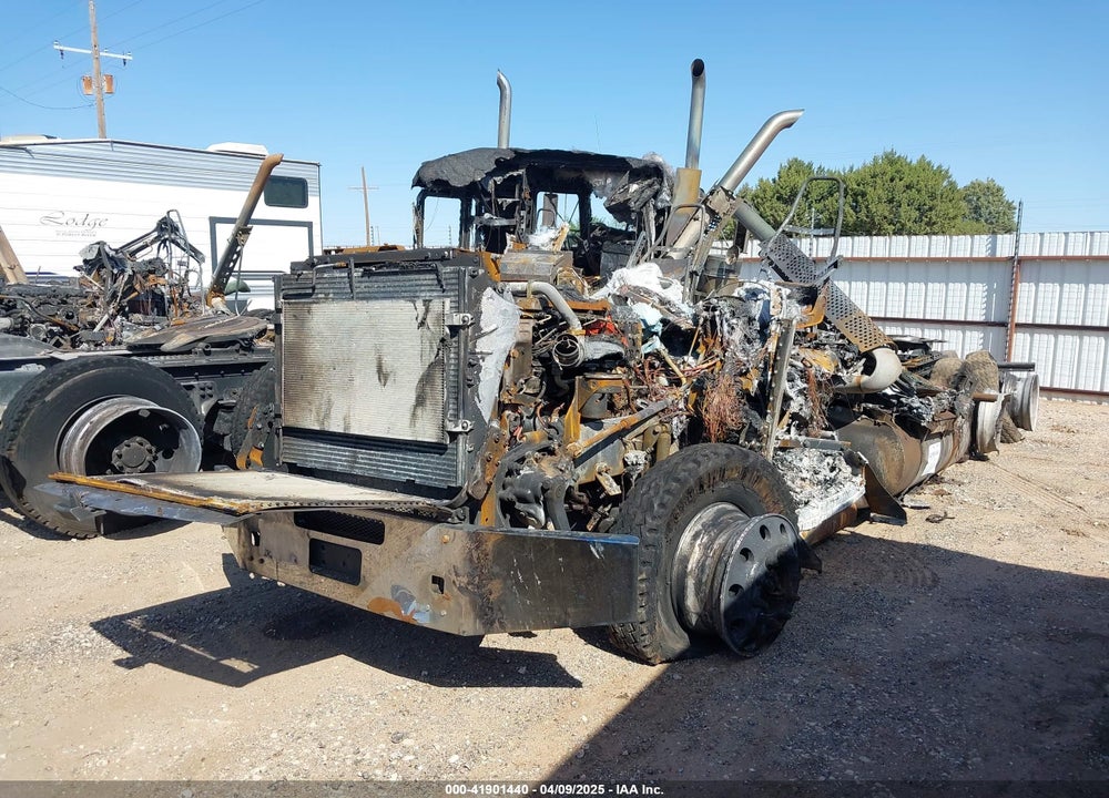 2013 KENWORTH T800 T800 VIN: 1XKDD49X4DJ331147