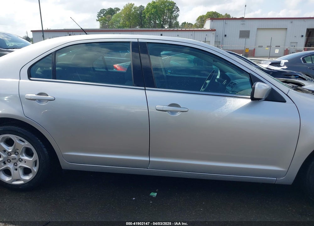 2011 FORD FUSION VIN: 3FAHP0HA4BR206586