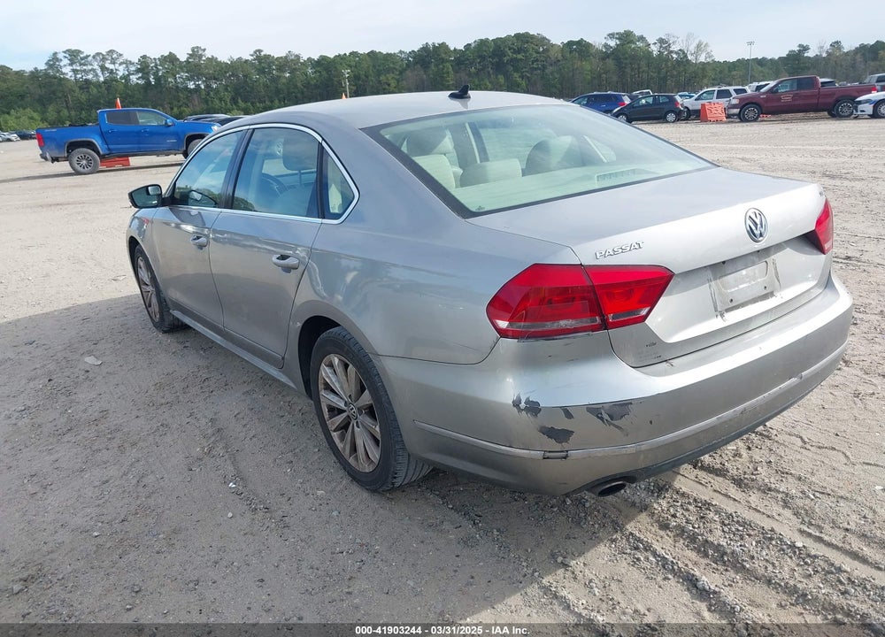 2013 VOLKSWAGEN PASSAT VIN: 1VWCP7A39DC045689