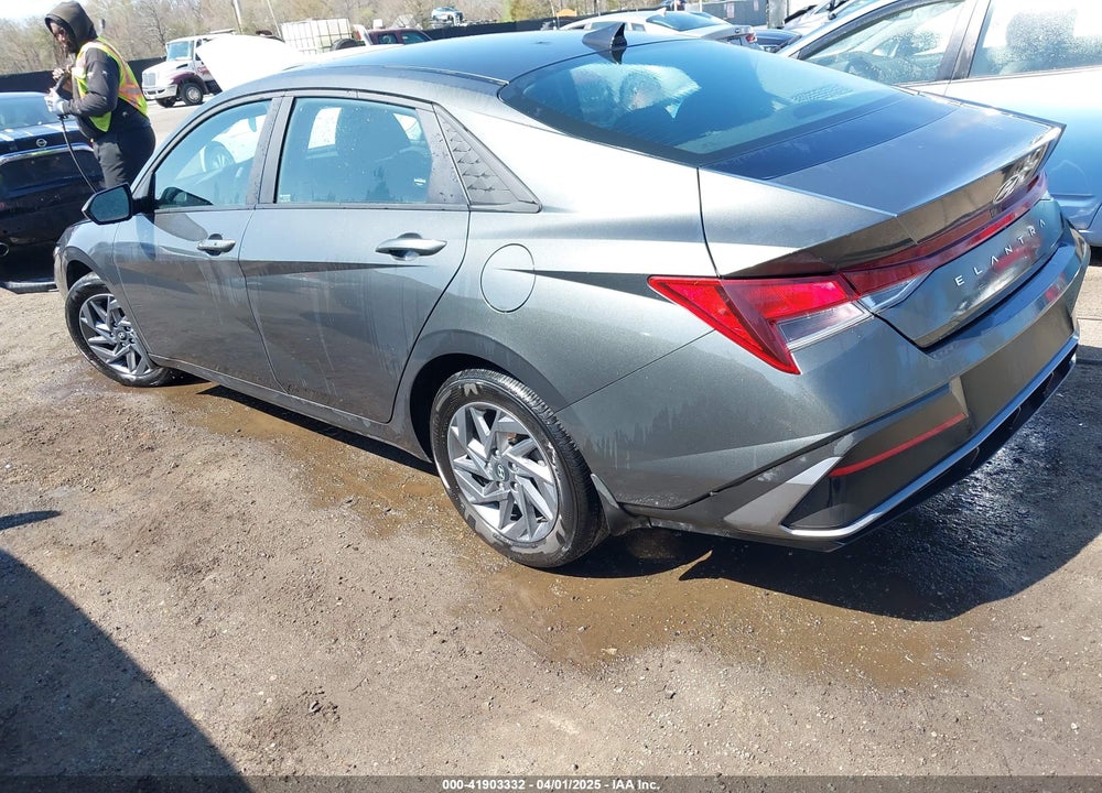 2024 HYUNDAI ELANTRA VIN: KMHLM4DG8RU672387