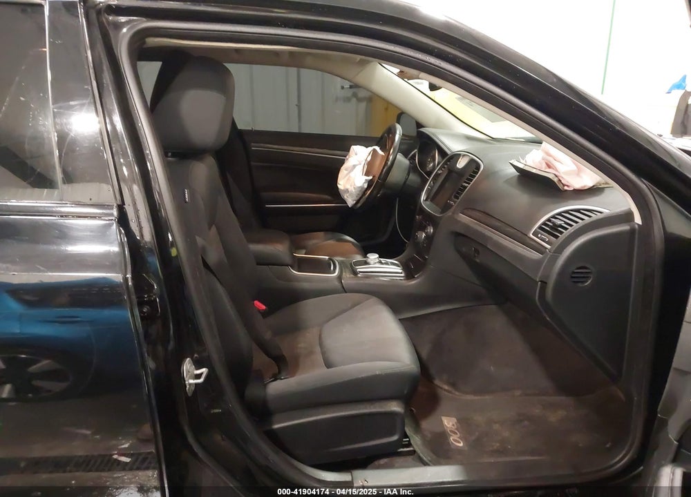 2018 CHRYSLER 300 TOURING AWD VIN: 2C3CCARG5JH286066