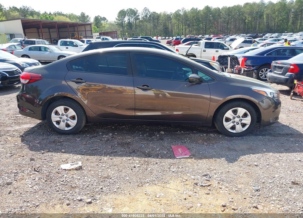 2017 KIA FORTE VIN: 3KPFK4A76HE135445