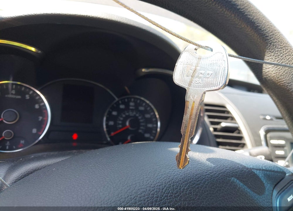 2017 KIA FORTE VIN: 3KPFK4A76HE135445