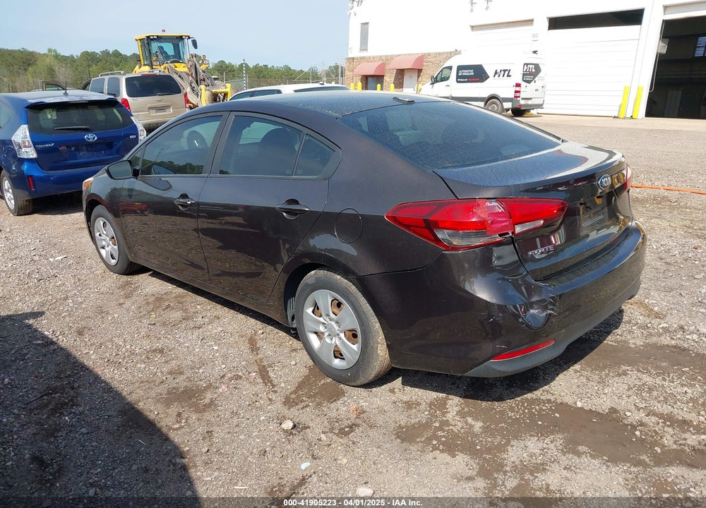 2017 KIA FORTE VIN: 3KPFK4A76HE135445