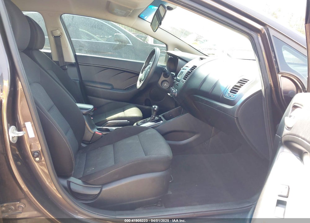 2017 KIA FORTE VIN: 3KPFK4A76HE135445