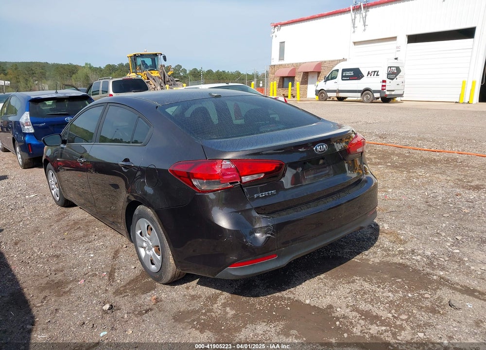 2017 KIA FORTE VIN: 3KPFK4A76HE135445