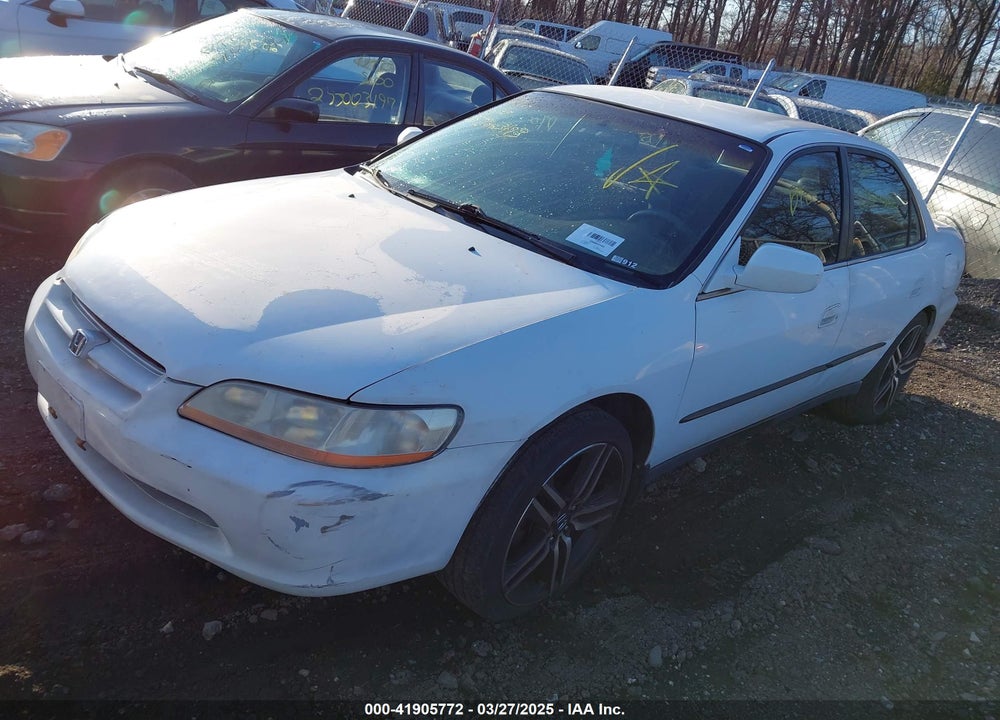 2000 HONDA ACCORD 3.0 LX VIN: 1HGCG1643YA059947
