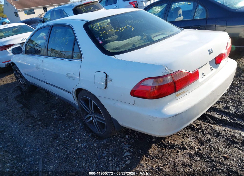 2000 HONDA ACCORD 3.0 LX VIN: 1HGCG1643YA059947
