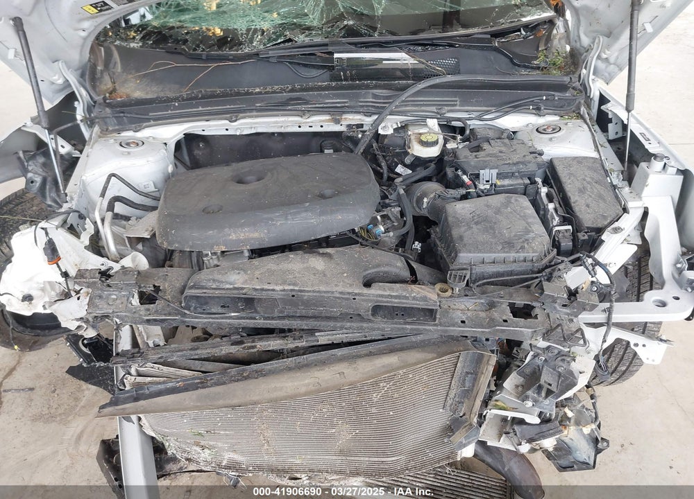 2022 VOLVO XC40 VIN: YV4162UM4N2722947