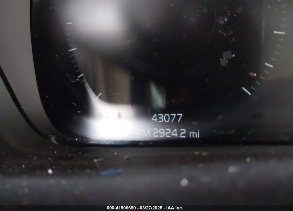 2022 VOLVO XC40 VIN: YV4162UM4N2722947