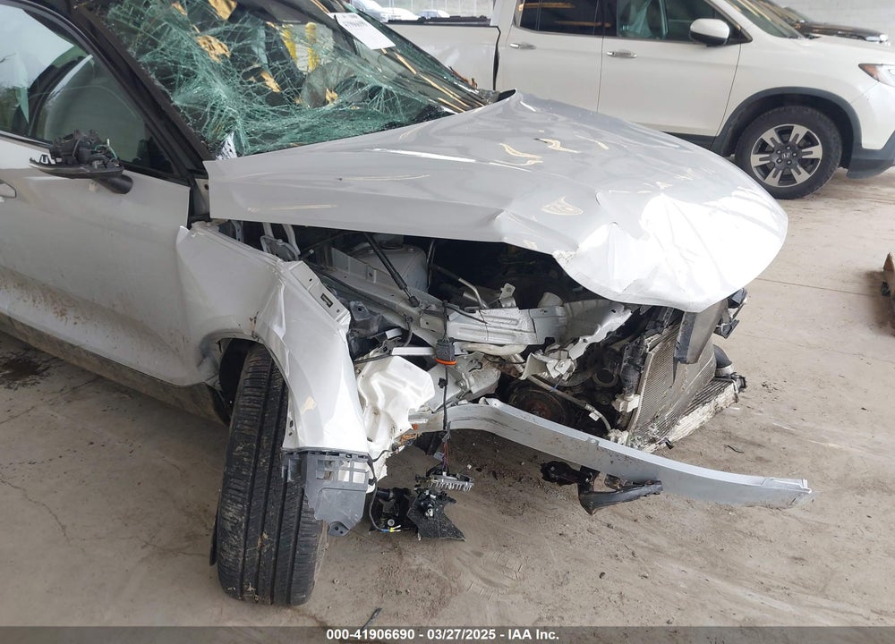 2022 VOLVO XC40 VIN: YV4162UM4N2722947