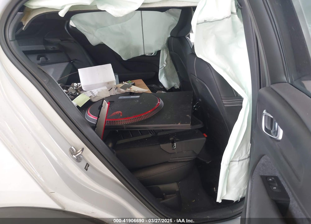 2022 VOLVO XC40 VIN: YV4162UM4N2722947