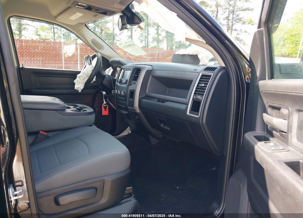 2016 RAM 1500 EXPRESS VIN: 3C6RR7KT1GG228714