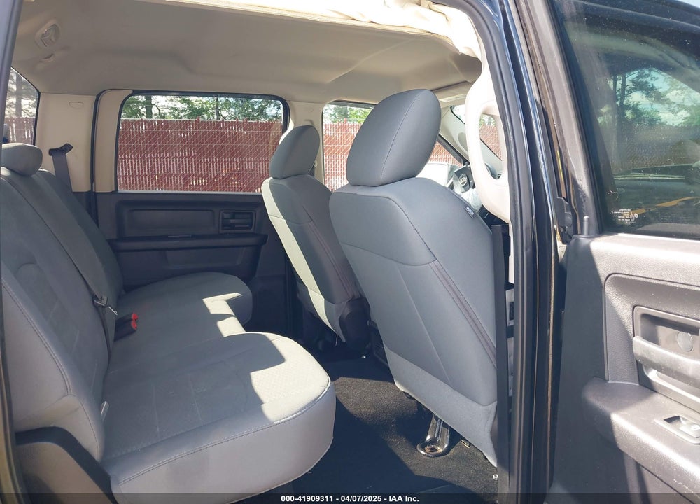 2016 RAM 1500 EXPRESS VIN: 3C6RR7KT1GG228714