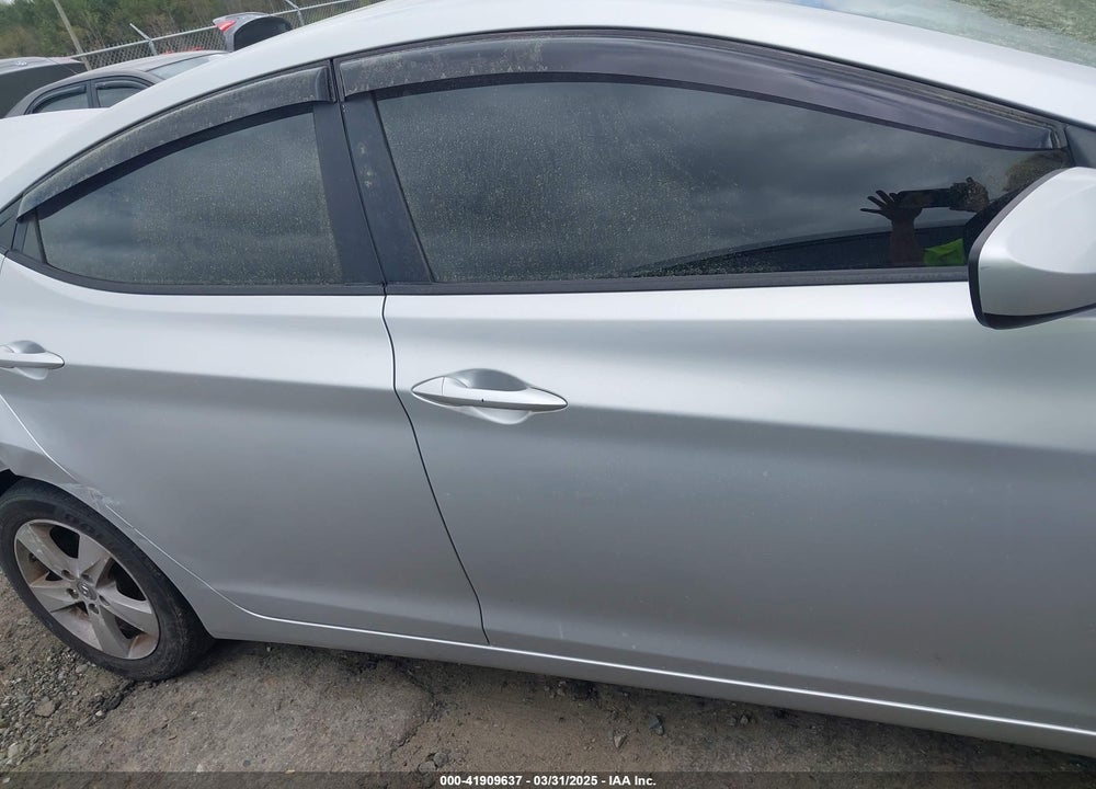2013 HYUNDAI ELANTRA VIN: KMHDH4AE5DU862460