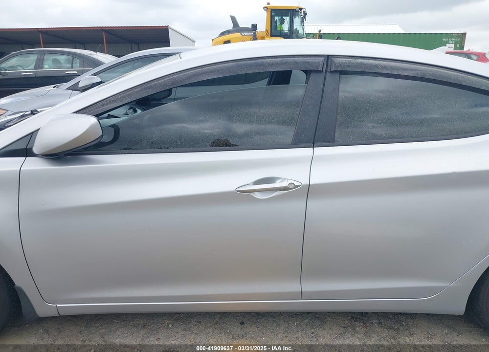 2013 HYUNDAI ELANTRA VIN: KMHDH4AE5DU862460