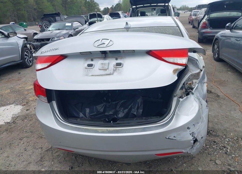 2013 HYUNDAI ELANTRA VIN: KMHDH4AE5DU862460