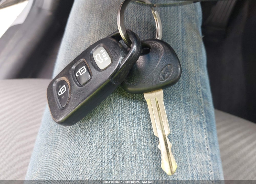 2013 HYUNDAI ELANTRA VIN: KMHDH4AE5DU862460