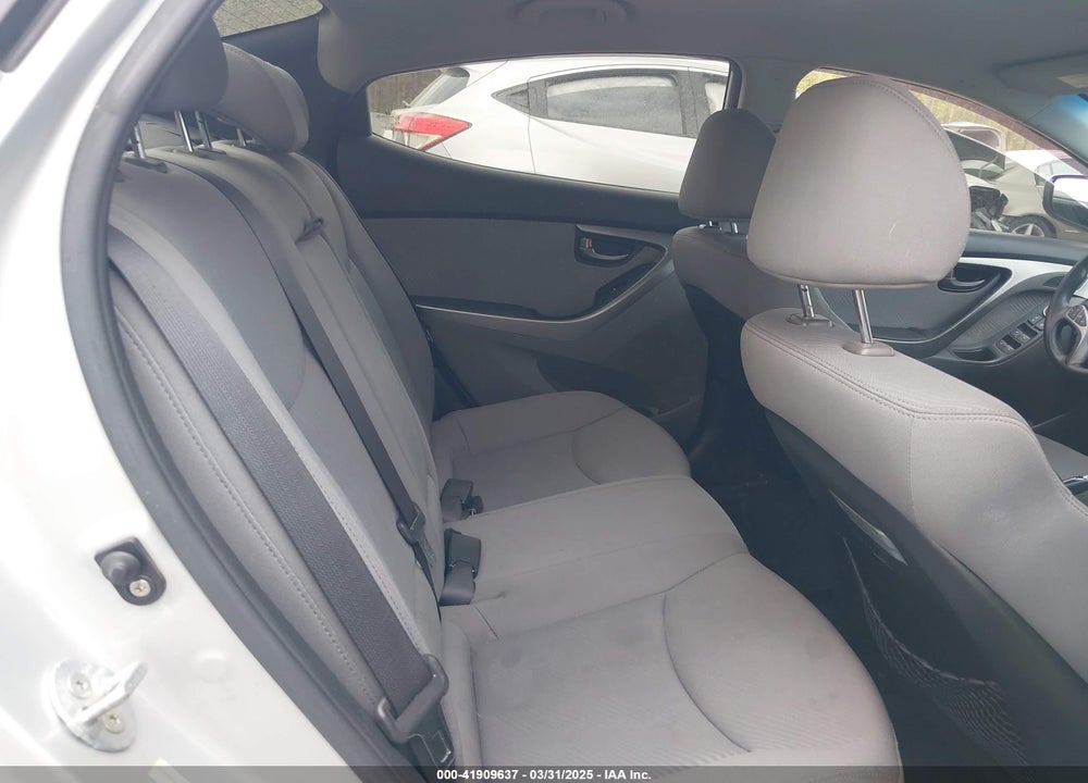 2013 HYUNDAI ELANTRA VIN: KMHDH4AE5DU862460