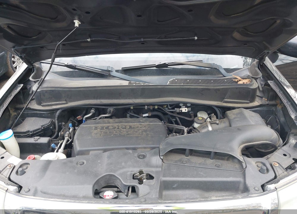 2011 HONDA PILOT VIN: 5FNYF3H95BB005169