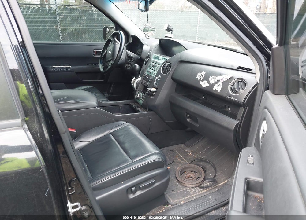2011 HONDA PILOT VIN: 5FNYF3H95BB005169