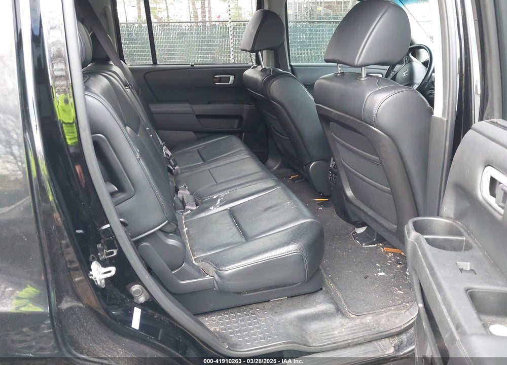 2011 HONDA PILOT VIN: 5FNYF3H95BB005169