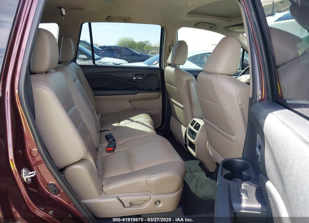 2017 HONDA PILOT VIN: 5FNYF5H71HB027558