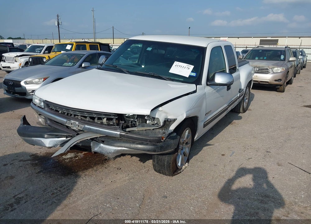 2000 CHEVROLET SILVERADO 1500 LS VIN: 2GCEC19T2Y1124576