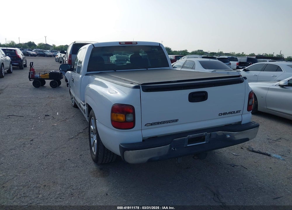 2000 CHEVROLET SILVERADO 1500 LS VIN: 2GCEC19T2Y1124576