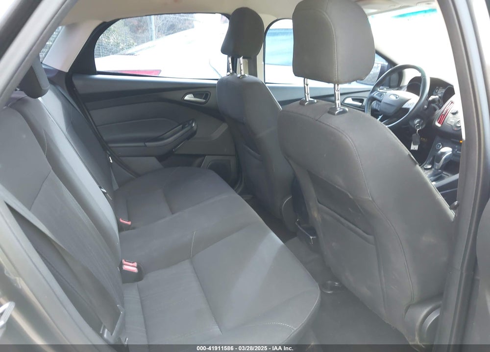 2016 FORD FOCUS SE VIN: 1FADP3F21GL219300