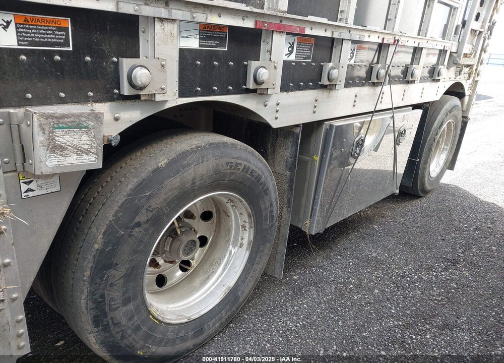 2025 WILSON TRAILER CO LIVESTOCK TRAILER VIN: 1W1K65322S5568621