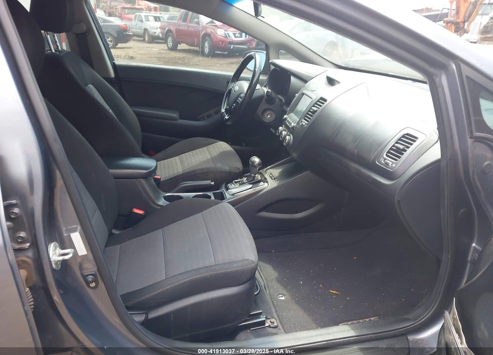2018 KIA FORTE S VIN: 3KPFL4A73JE185660