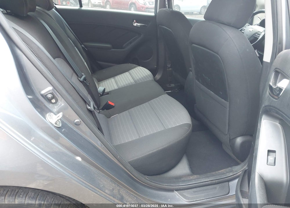 2018 KIA FORTE S VIN: 3KPFL4A73JE185660