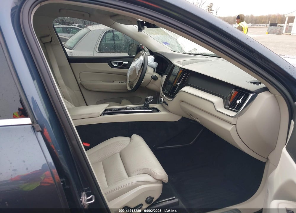 2019 VOLVO XC60 VIN: LYV102RL9KB274915