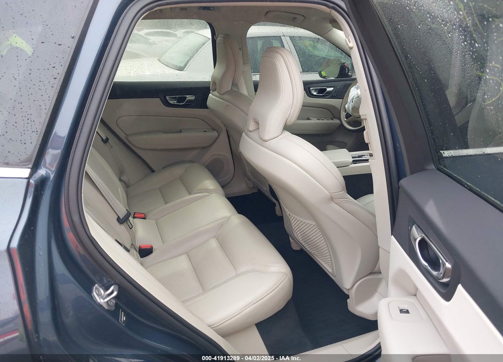 2019 VOLVO XC60 VIN: LYV102RL9KB274915