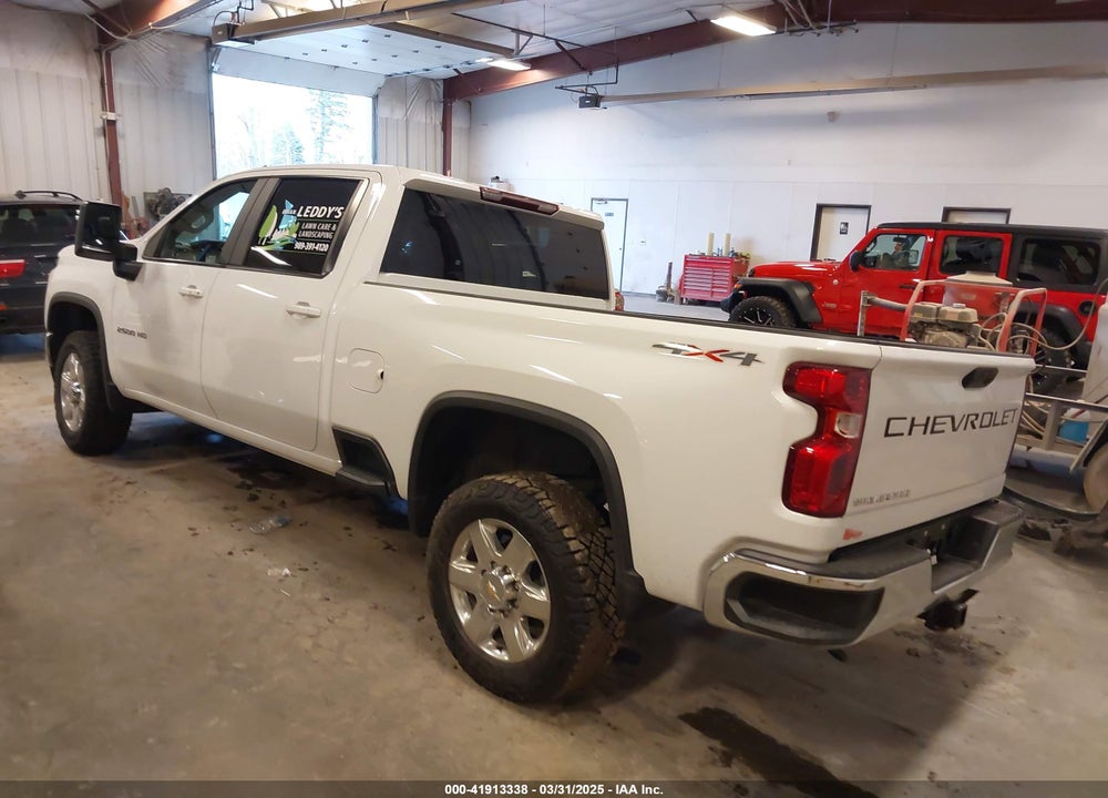 2022 CHEVROLET SILVERADO 2500HD 4WD STANDARD BED LT VIN: 1GC4YNE70NF104361