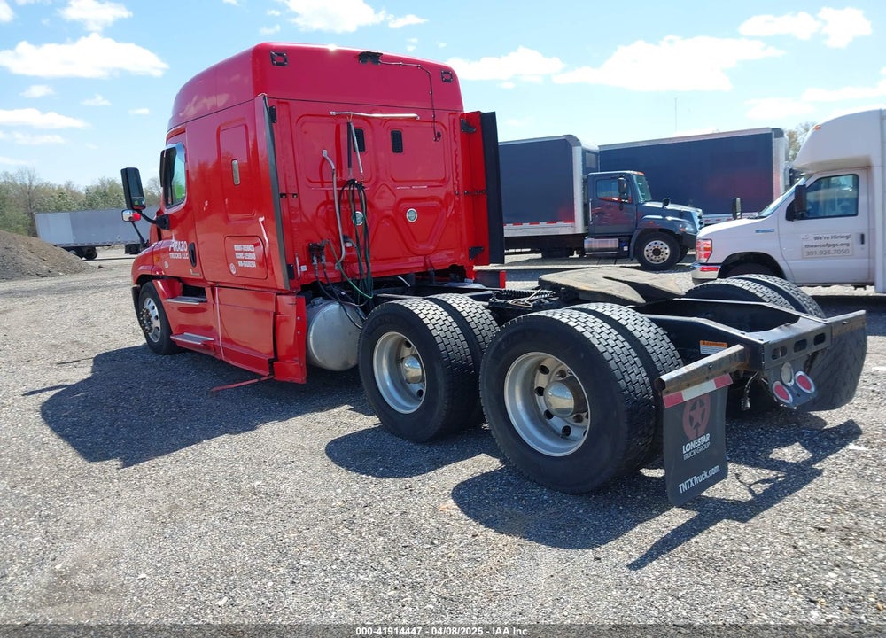 2015 FREIGHTLINER CASCADIA 125 --- VIN: 3AKJGLD53FSGJ0294