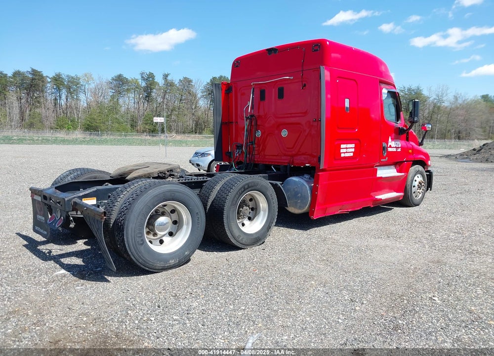 2015 FREIGHTLINER CASCADIA 125 --- VIN: 3AKJGLD53FSGJ0294