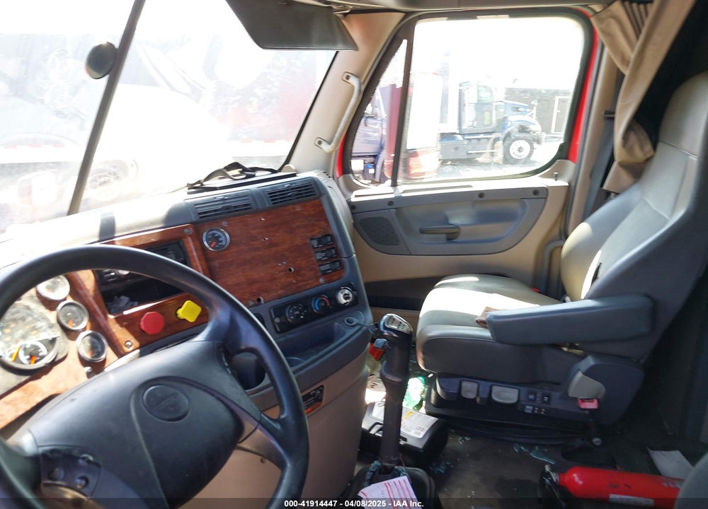 2015 FREIGHTLINER CASCADIA 125 --- VIN: 3AKJGLD53FSGJ0294